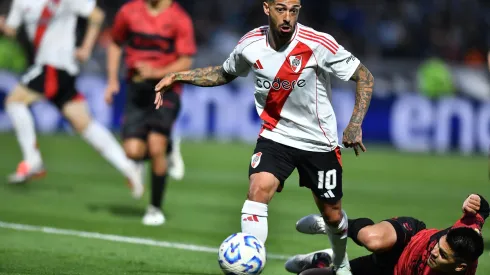 Manuel Lanzini terminó jugando de cinco ante Platense (Foto Prensa River).
