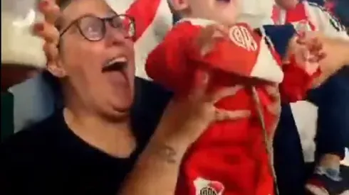 VIDEO: el increíble festejo de un bebé de River en el Monumental que se hizo viral