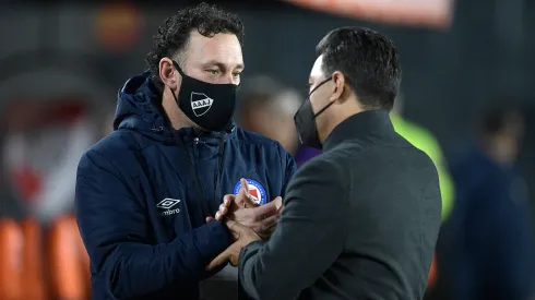 Milito y Gallardo, el día del fuerte cruce.