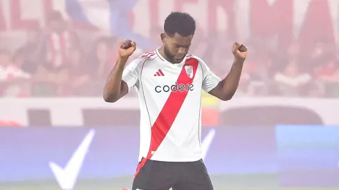 Miguel Borja festeja un gol de River.