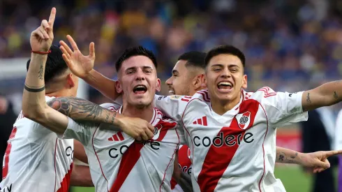 Mastantuono y Echeverri festejan en La Bombonera.