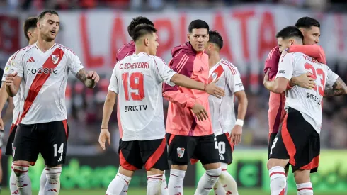 Los jugadores de River buscan un nuevo festejo.