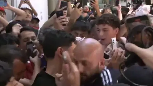 Jamás visto: Montiel salió de la revisión y se desbordó de hinchas