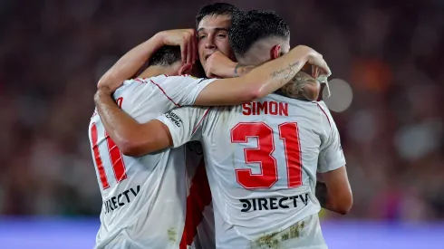 Los jugadores de River celebran el último triunfo ante Independiente.
