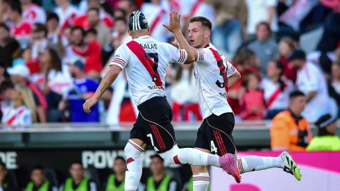 Galoppo y Salas festejan un gol de River.