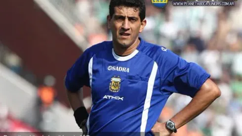 El árbitro ante All Boys