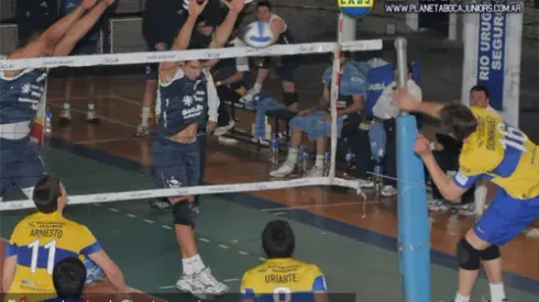 Caída de los chicos de voley
