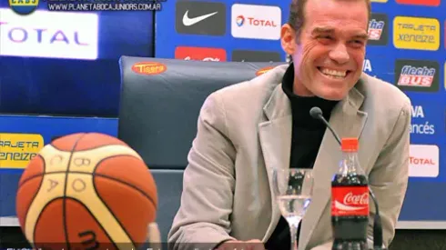 Néstor García fue presentado oficialmente como técnico de básquet