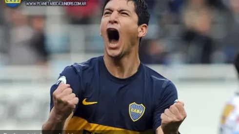 Burdisso: “Es inexplicable jugar acá”
