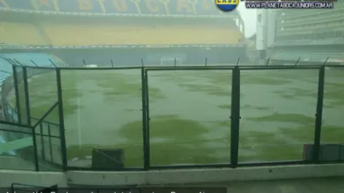La Bombonera, bajo el diluvio
