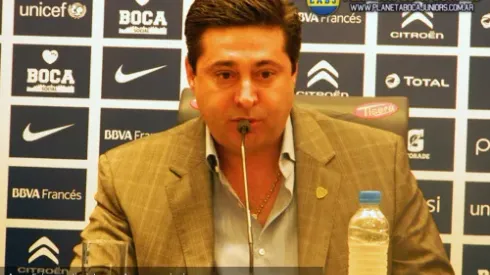 Angelici: “No traeríamos a otro volante si se cae lo de Gago”