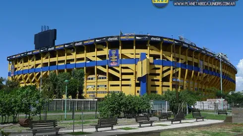 Nueva puerta de acceso a la cancha para vitalicios