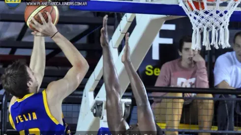 El equipo de básquet llegó a la punta