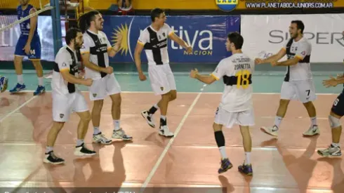 Cayó de pie