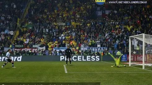 De la derecha de Tevez, Argentina a semis