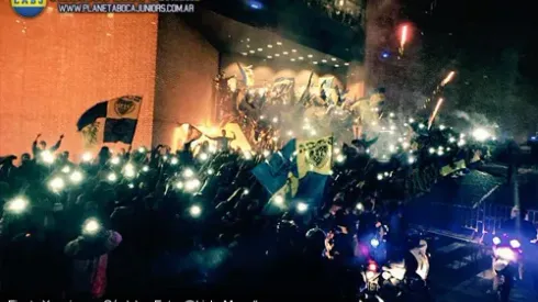 Con un recibimiento imponente, Boca llegó a Córdoba