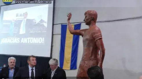 Se presentó la estatua de Rattín