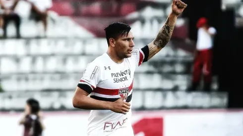 Chávez marcó un doblete en Sao Paulo