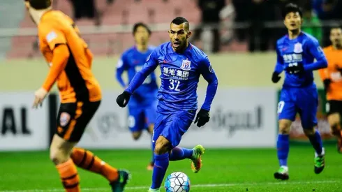 Debut y derrota para Tevez