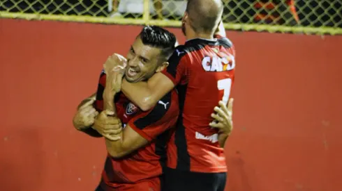Dátolo marcó por duplicado para el Vitoria