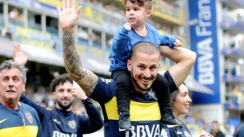 Benedetto le traslada la pasión por Boca a su hijo