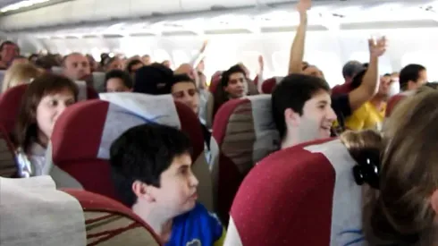 Ya empezó el Superclásico: ¡duelo de cantitos en el avión a Mendoza!