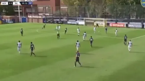 Golazo “de futsal” de la Reserva