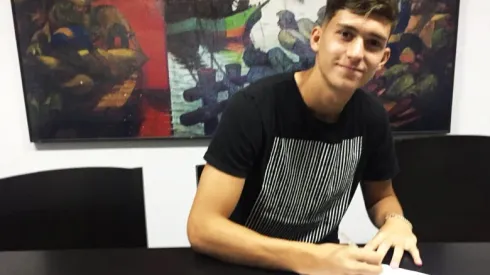 De trabar de cabeza, a su primer contrato con Boca