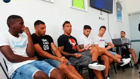Tevez y Wanchope, mano a mano con los pibes