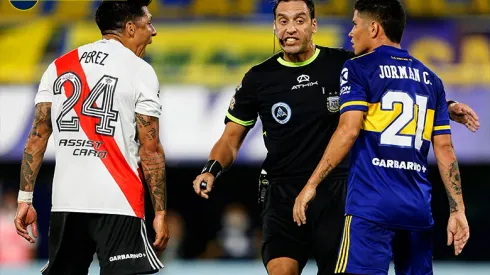 ¿Le dijo algo? Tevez habló de la expulsión a Campuzano