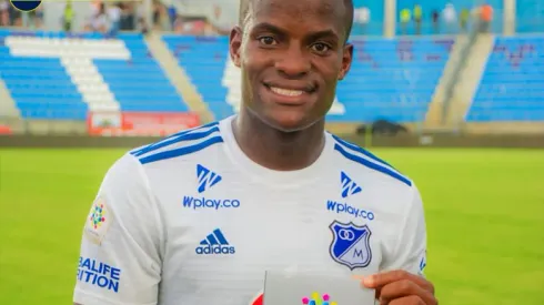 Román llegó a la Argentina para firmar con Boca