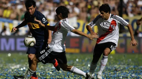 Medel jugando ante River en La Boca. Foto: Imago
