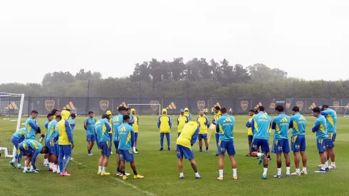 Buenas noticias: cinco jugadores entrenaron a la par en Ezeiza.
