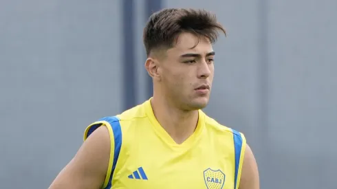 Confirmada la venta de Aaron Anselmino a Chelsea.
