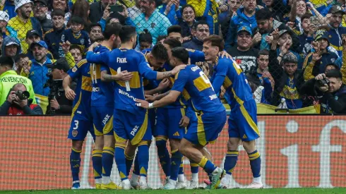 Una figura de Boca se enfoca en el Superclásico contra River.
