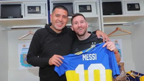 El presidente de Boca, junto a Lionel Messi en La Bombonera.
