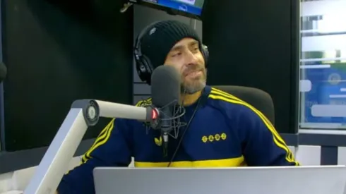 Jorge Valdivia posó con un buzo de Boca.
