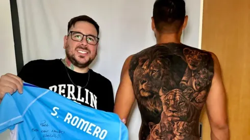 El tatuador de Romero reveló el motivo del nuevo diseño.
