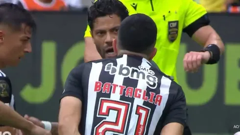 Battaglia quedó frente a frente con Hulk cuando jugaba en el Mineiro.
