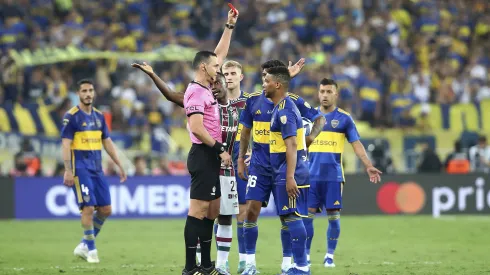 La roja recibida por Fabra en la final de la Copa Libertadores 2023
