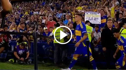Los hinchas se pronunciaron mientras los futbolistas de Boca salían al campo de juego.

