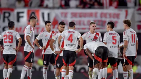 Los hinchas de River se pelearon en la tribuna.
