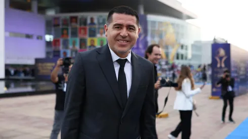 Riquelme, atento a la situación de dos jugadores que quiso en Boca en el pasado. 
