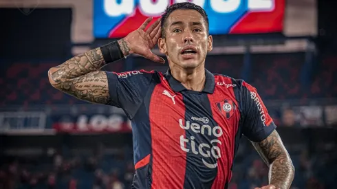 La polémica de Sergio Araujo en Cerro Porteña. 
