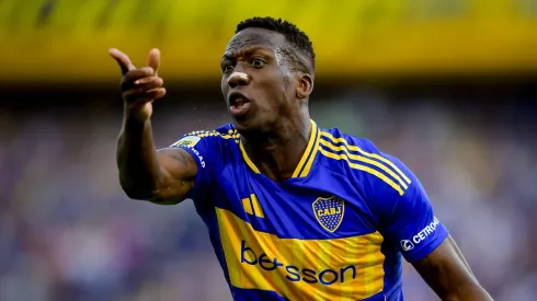 Buscan a Advíncula desde otro club del fútbol argentino.
