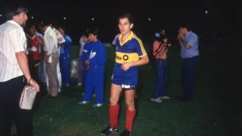 Ricardo Enrique Bochini, vestido de azul y oro tras un empate con Independiente.
