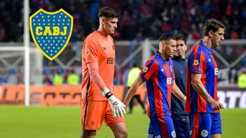 Boca, a la carga a por un jugador de San Lorenzo. 
