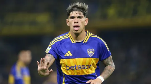 El reclamo de algunos hinchas de Boca a Palacios en el aeropuerto.
