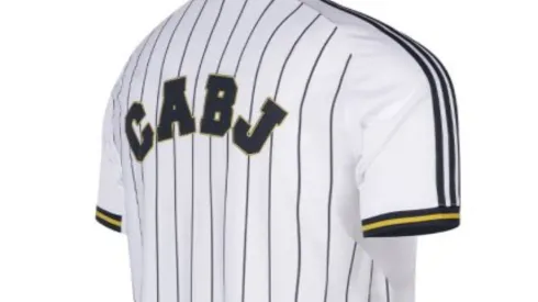 Boca y una camiseta especial.
