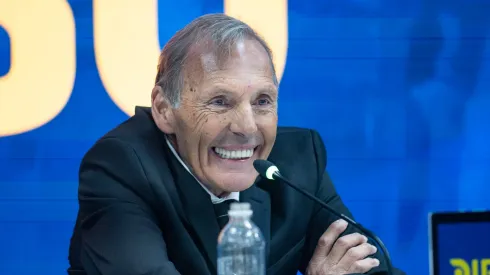 Miguel Russo define la formación de Boca vs. Auckland City. 

